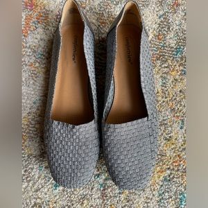 Silver Comfortview Bethany flats size 11